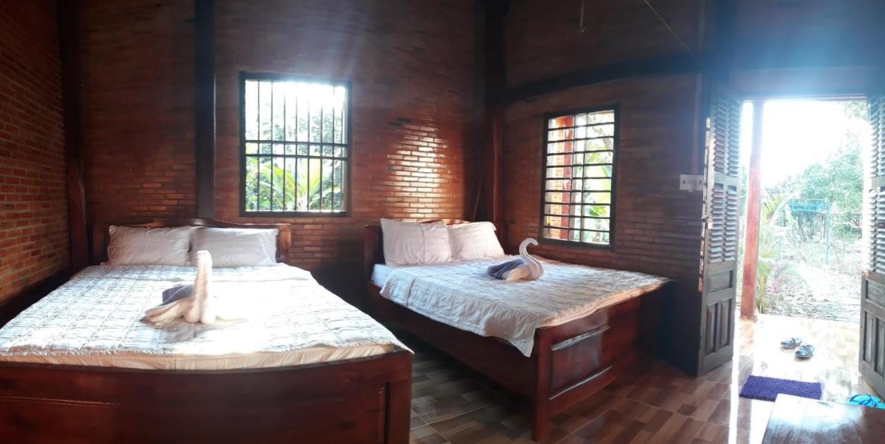 Lodge Thuy Tien *